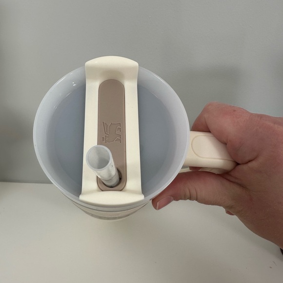 Stanley 30oz CREAM 2.0 Flowstate Quencher Tumbler RARE NWT IN HAND SHIP ASAP - Picture 3 of 3